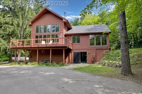2316 Noble Rd, Addison, MI 48370