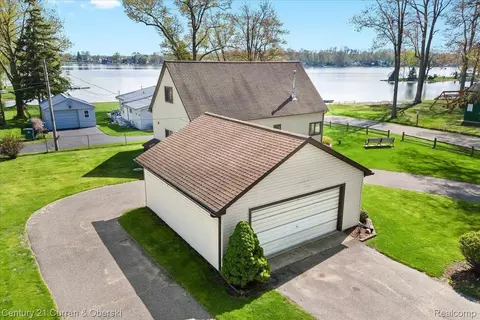 1645 Grinshaw, Commerce, MI 48382
