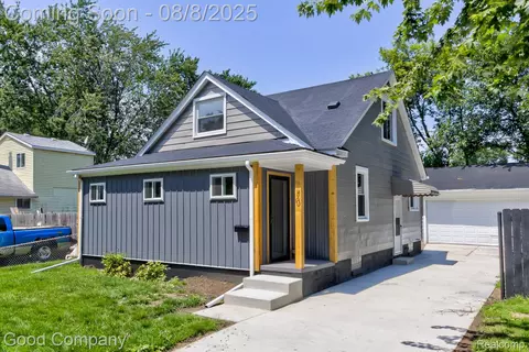 70 W Madge Ave, Hazel Park, MI 48030