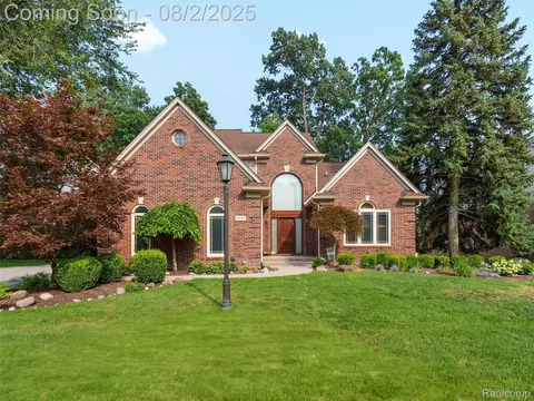 3460 Warwick Dr, Rochester Hills, MI 48309