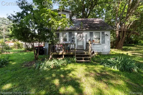 21112 Kinloch St, Southfield, MI 48033