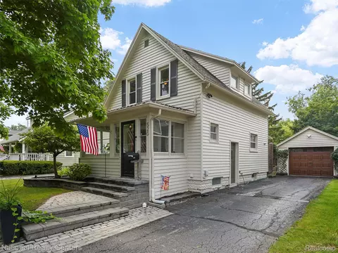 520 Parkdale Ave, Rochester, MI 48307
