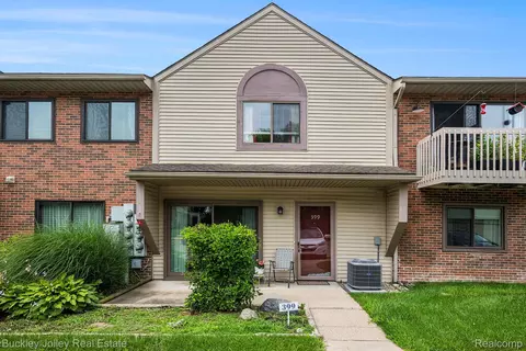 399 Spring Brooke Dr, Brighton, MI 48116