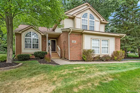 130 Lakeshore Pointe Dr, Oceola, MI 48843