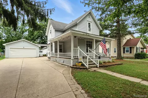 521 Pleasant St, Grand Ledge, MI 48837
