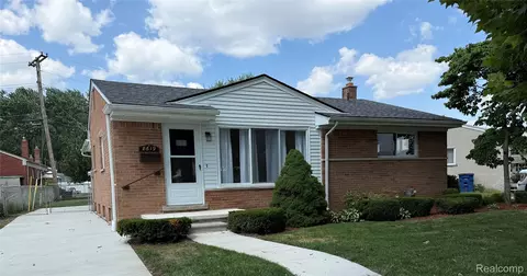 8619 Shari Dr, Westland, MI 48185