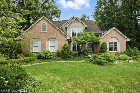 46859 Hendrie Ct, Canton, MI 48187