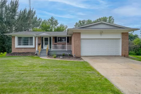 11348 Kingsley Dr, Grand Blanc, MI 48439