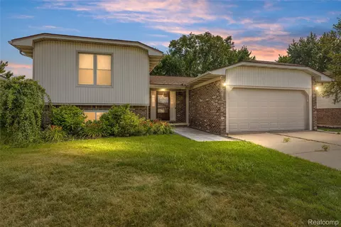 44080 Harsdale Dr, Canton, MI 48187