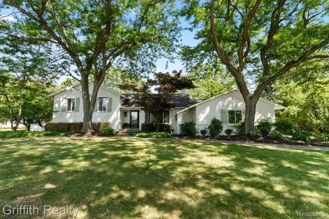 6531 Catalpa Dr, Genoa, MI 48116