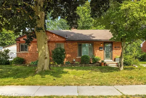 31412 Lyons Cir E, Warren, MI 48092