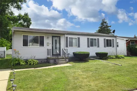 1207 Orange Blossom Dr, Mount Morris, MI 48458