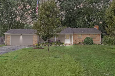 1301 Bielby St, Waterford, MI 48328