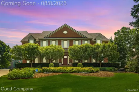 2933 Ambleside Ct, Rochester, MI 48306