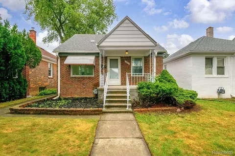 1046 Mollno St, Wyandotte, MI 48192