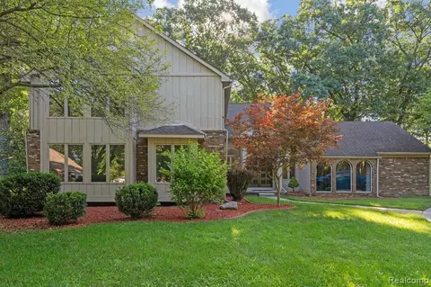 7910 Nankin Mills St, Westland, MI 48185