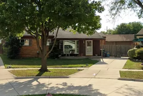 31931 Courtland St, Saint Clair Shores, MI 48082