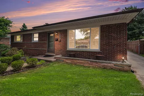 24472 Beierman Ave, Warren, MI 48091