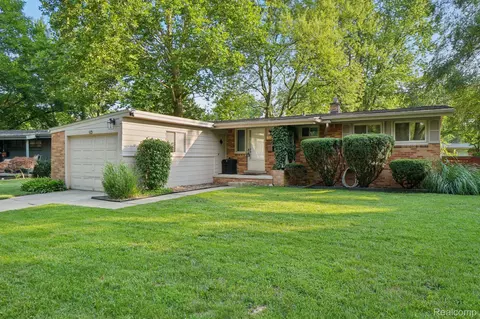 1017 Brooklawn Dr, Troy, MI 48084