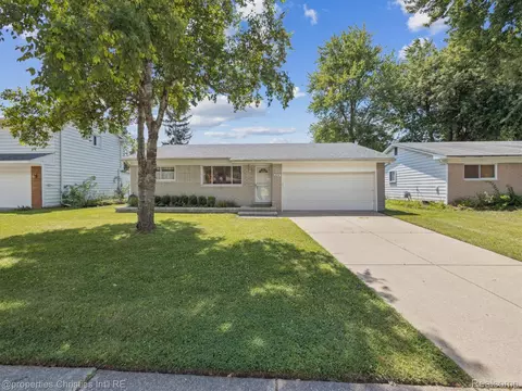 2574 Binghamton Dr, Auburn Hills, MI 48326