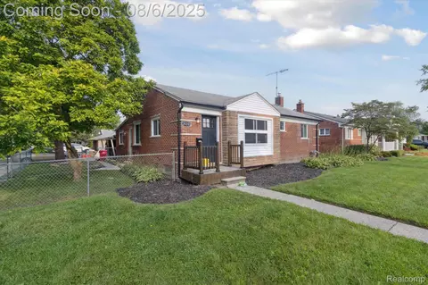 24203 Raven Ave, Eastpointe, MI 48021 photo 1