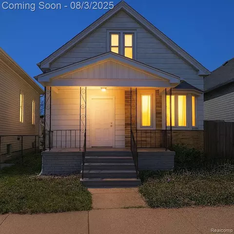2007 Evaline, Hamtramck, MI 48212