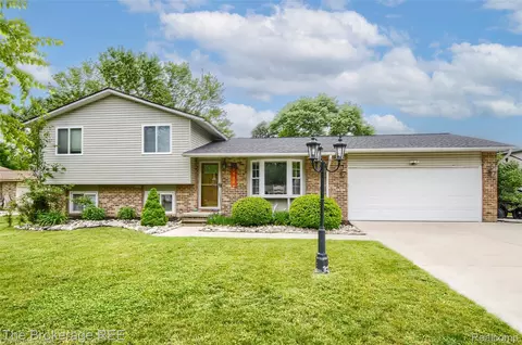 2270 Popplewood Ct, Davison, MI 48423
