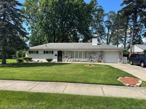 17400 George Washington Dr, Southfield, MI 48075