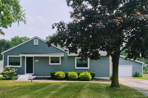 5364 Drayton Rd, Independence, MI 48346