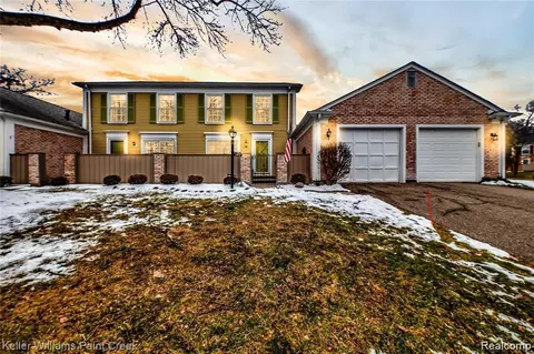 1417 Paddle Wheel Ln, Rochester Hills, MI 48306