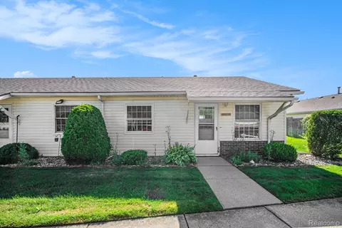 20833 Flora St, Roseville, MI 48066