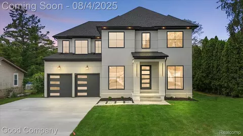 3367 Kilmer Dr, Troy, MI 48083