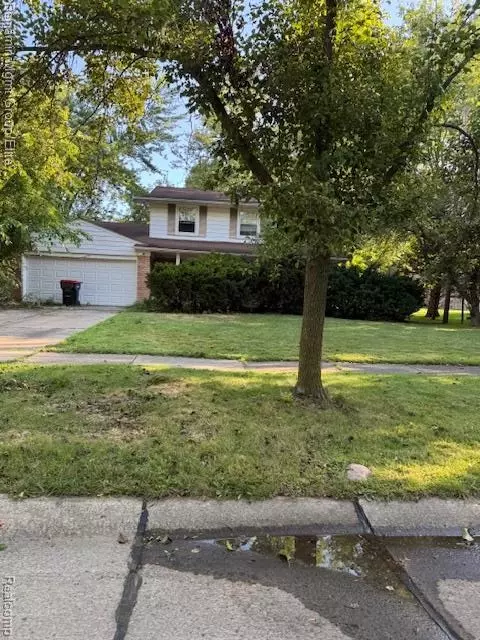 30301 Spring River Dr, Southfield, MI 48076