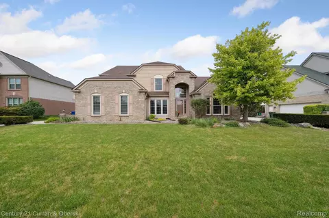 6680 Kings Mill Dr, Canton, MI 48187