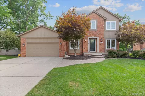 1210 Grandview Dr, Rochester Hills, MI 48306
