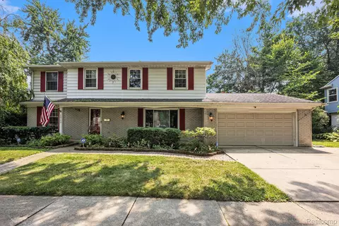 20740 Marter Rd, Grosse Pointe Woods, MI 48236