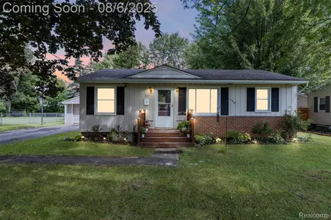 317 Mcfarland St, Grand Blanc, MI 48439