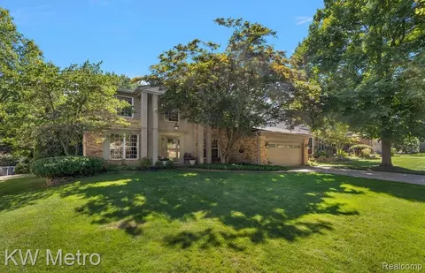 2127 Lancer Dr, Troy, MI 48084