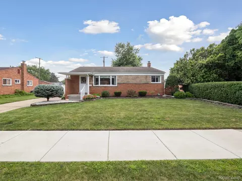 33329 Mackenzie Dr, Westland, MI 48185