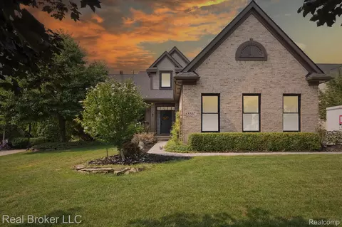 8567 Hummingbird, Commerce, MI 48382