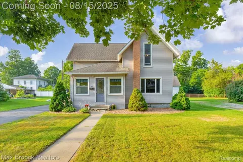 415 W Lake St, South Lyon, MI 48178