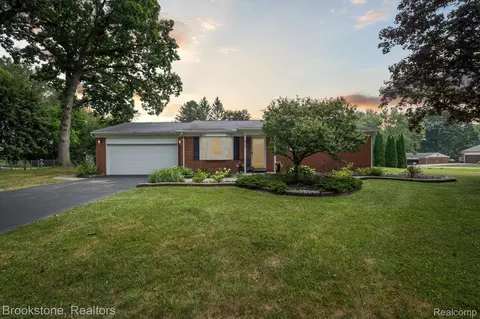 6040 Cramlane Dr, Independence, MI 48346