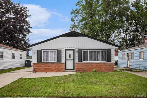 27742 Long St, Livonia, MI 48152