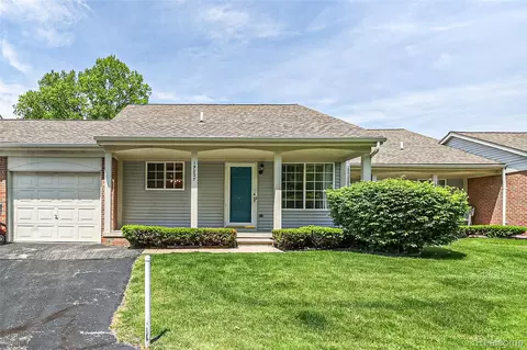 19227 Mandarin Dr, Roseville, MI 48066