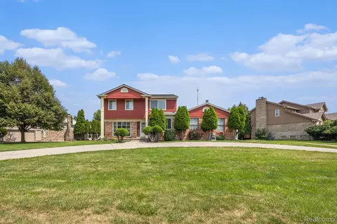 24890 Arden Park Dr, Farmington Hills, MI 48336