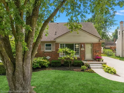 10819 W 11 Mile Rd, Huntington Woods, MI 48070