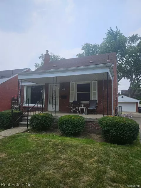 9840 Carter Ave, Allen Park, MI 48101