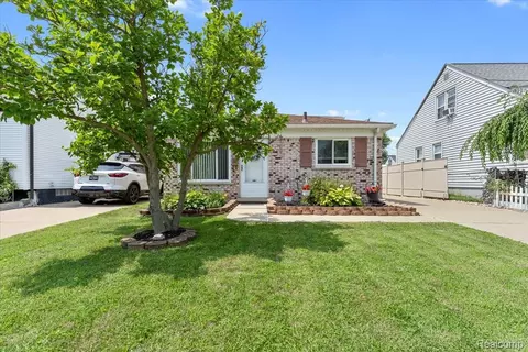 4164 Hazel Ave, Lincoln Park, MI 48146