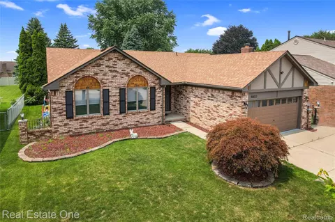 46837 Breckenridge Dr, Macomb, MI 48044