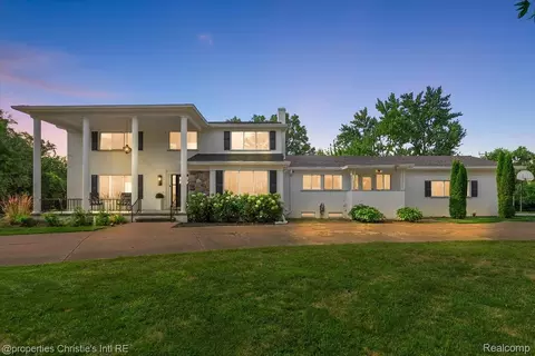 29960 Vernon Dr, Southfield, MI 48076